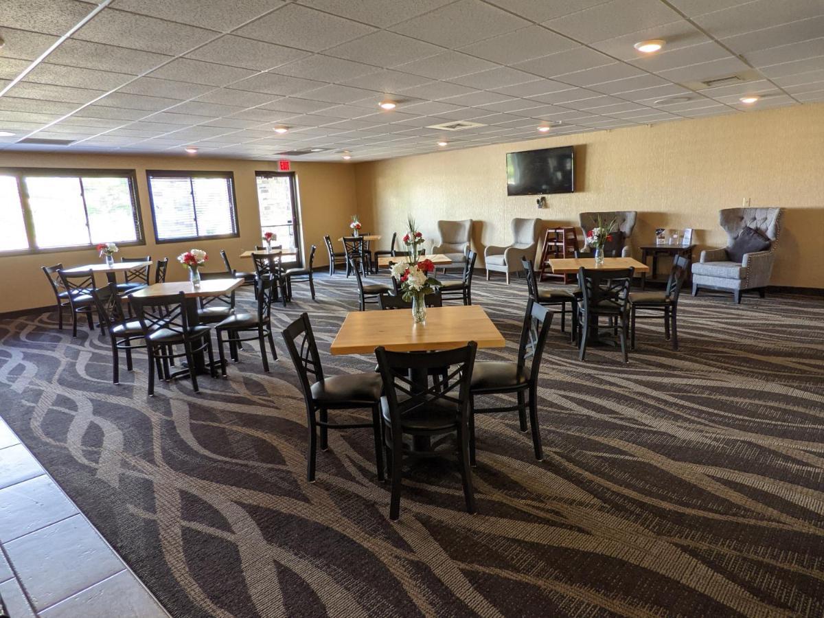 Cobblestone Inn&Suites - Merrill Extérieur photo