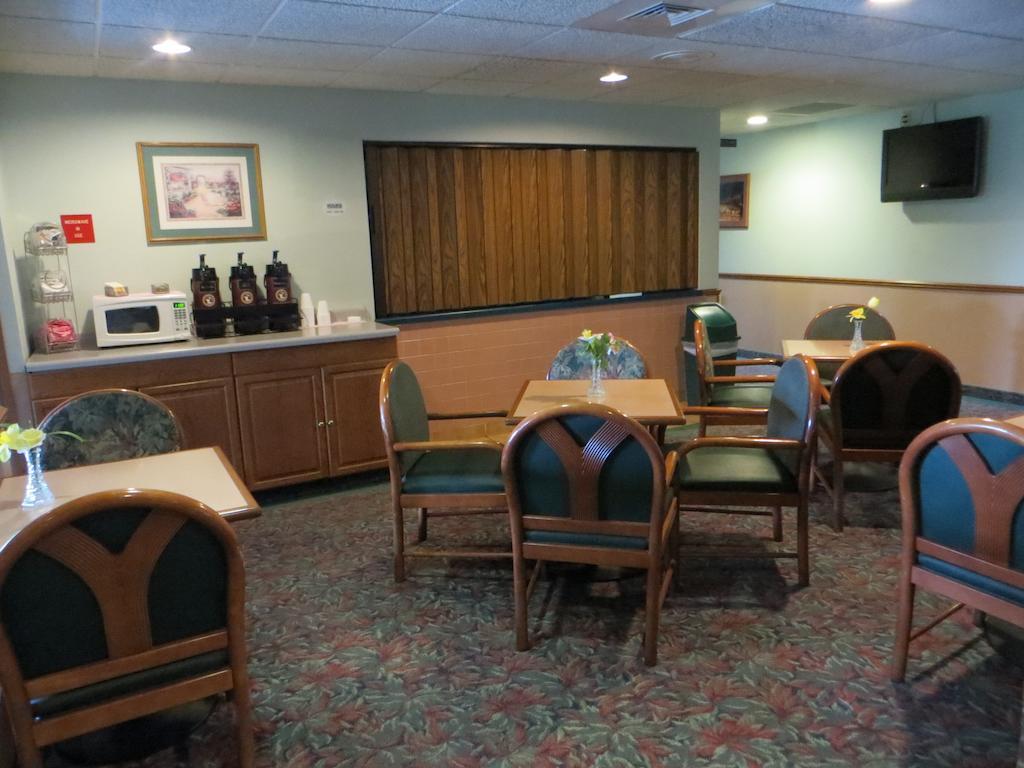 Cobblestone Inn&Suites - Merrill Extérieur photo