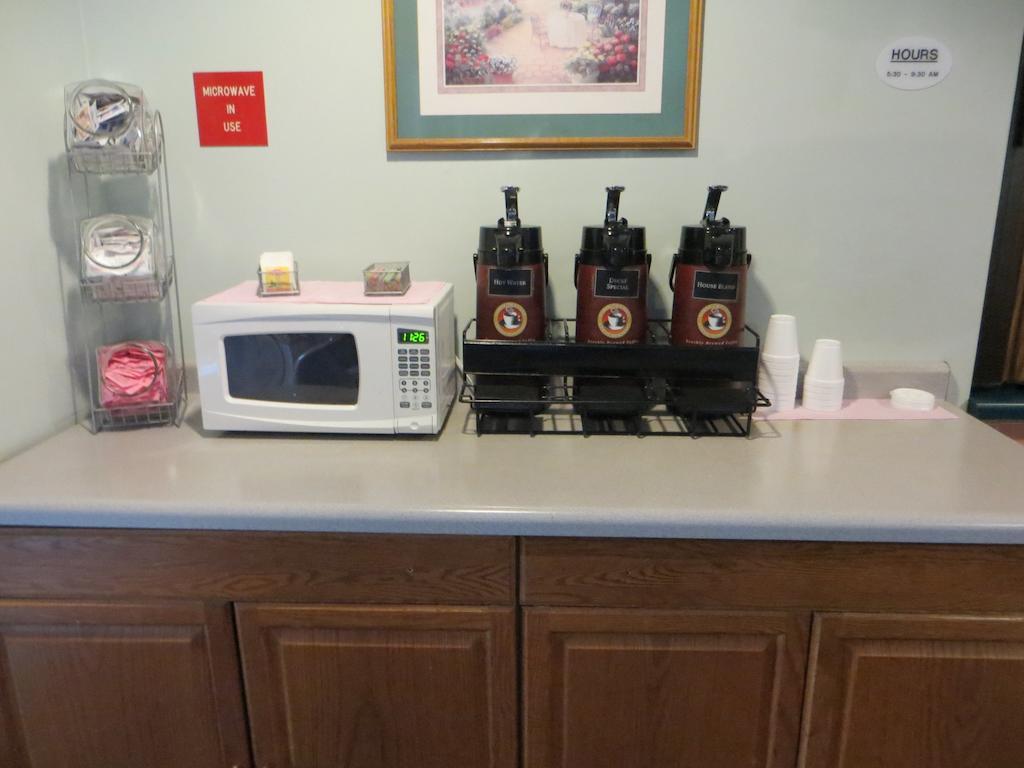 Cobblestone Inn&Suites - Merrill Extérieur photo