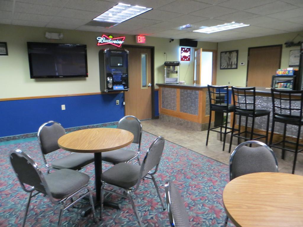 Cobblestone Inn&Suites - Merrill Extérieur photo