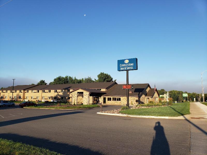 Cobblestone Inn&Suites - Merrill Extérieur photo