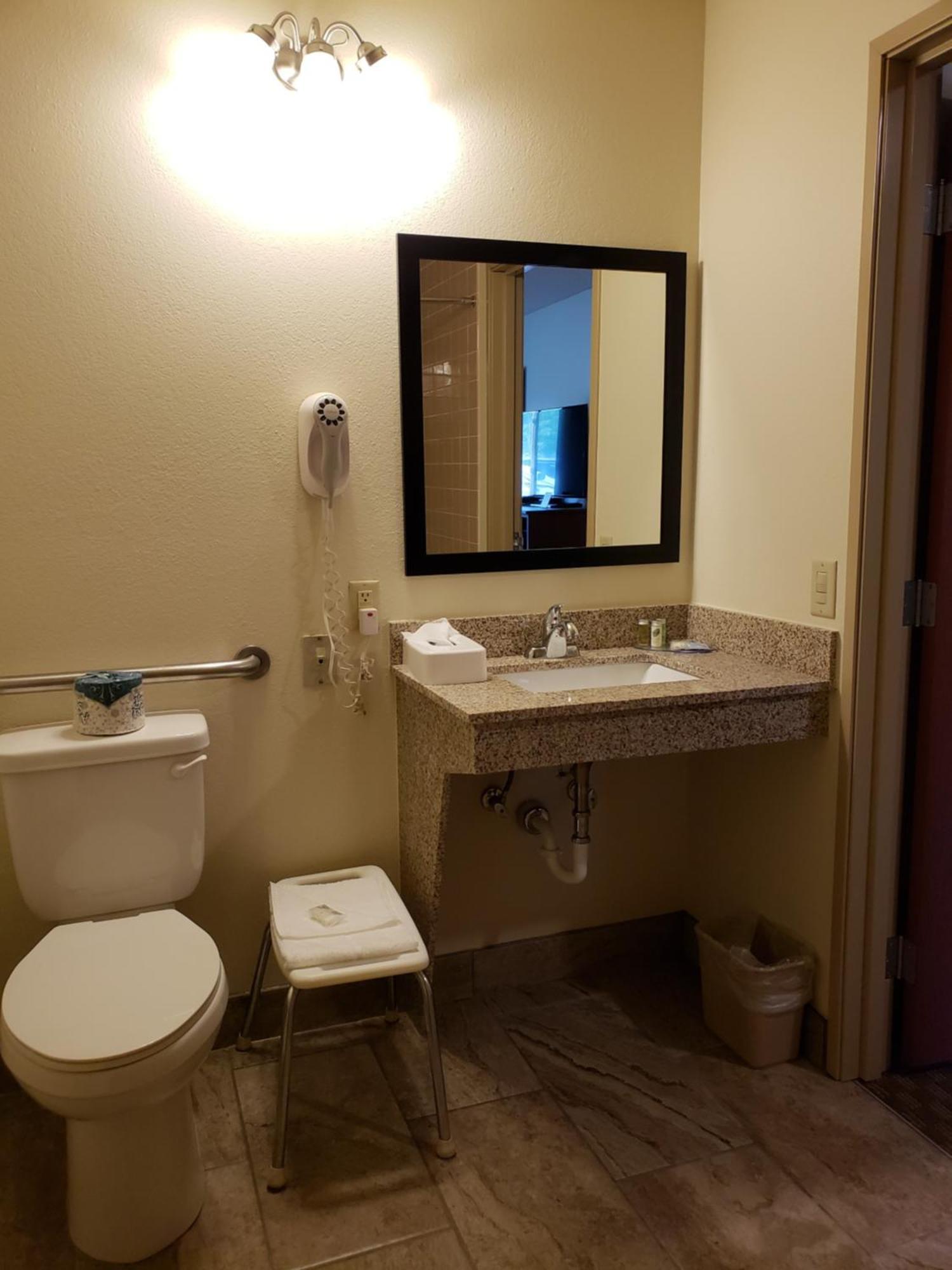 Cobblestone Inn&Suites - Merrill Extérieur photo