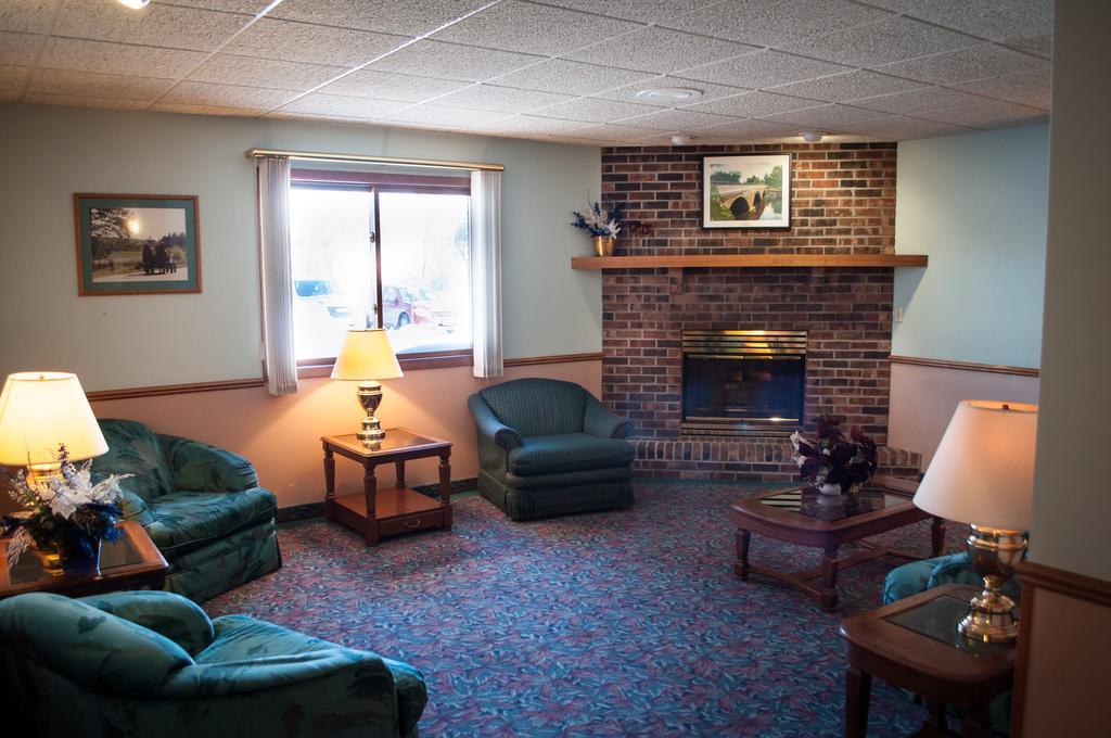 Cobblestone Inn&Suites - Merrill Extérieur photo