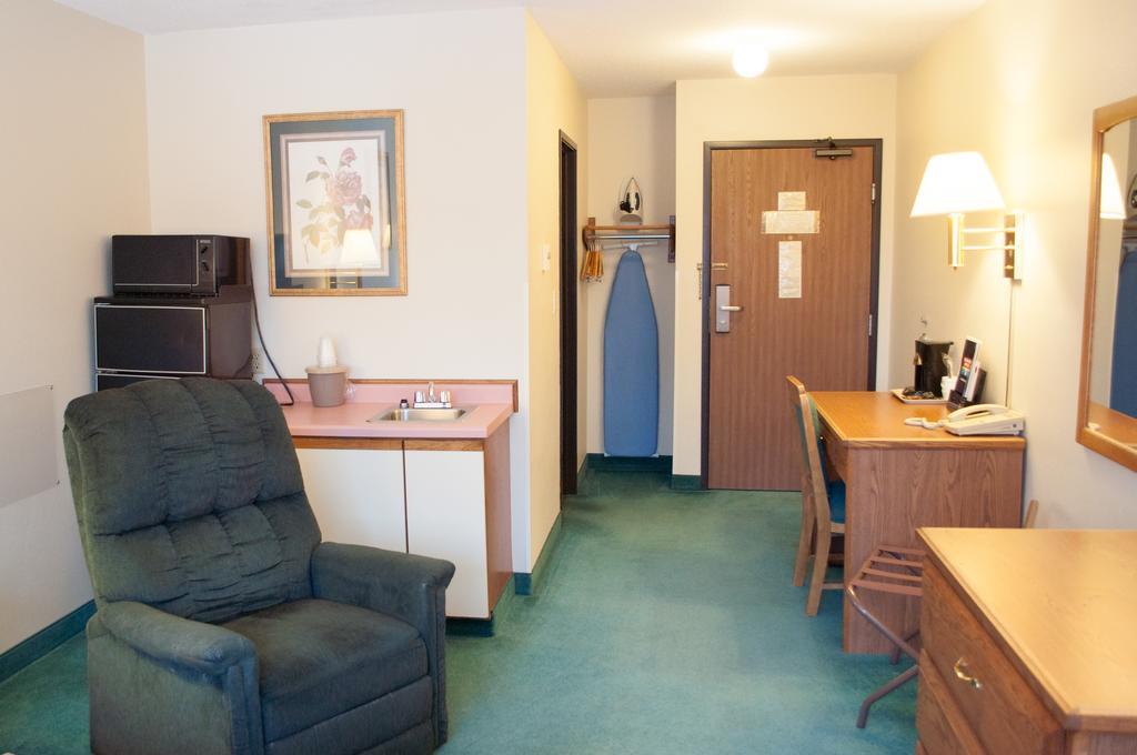 Cobblestone Inn&Suites - Merrill Extérieur photo