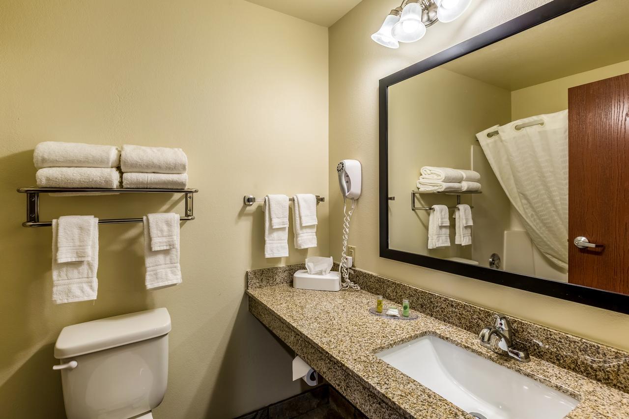 Cobblestone Inn&Suites - Merrill Extérieur photo